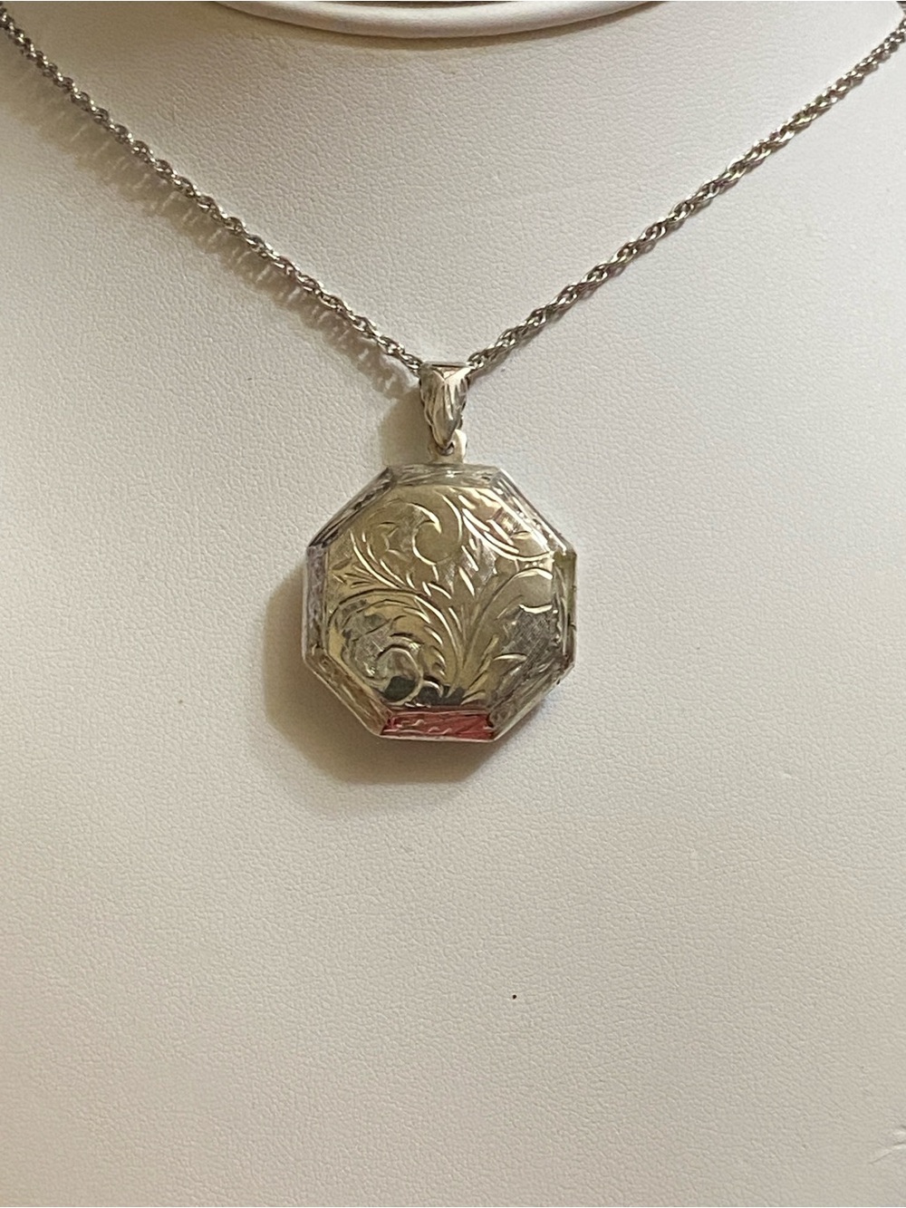 Vintage Siam Sterling Silver Etched Octagon Locket Necklace